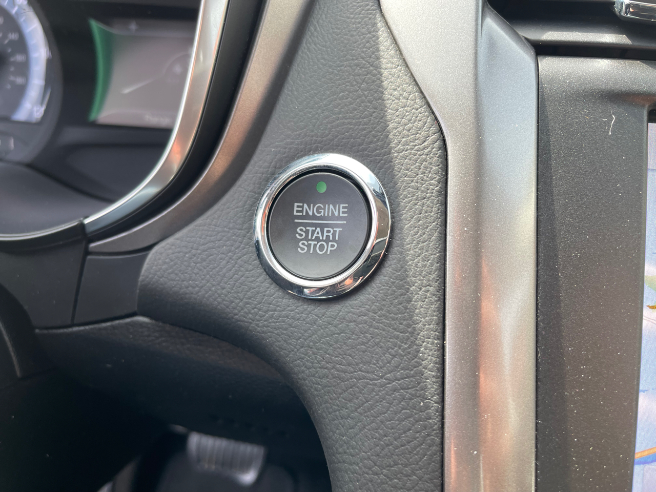 Vehicle image 21 of 32