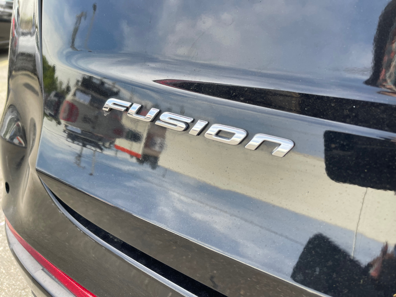 Vehicle image 10 of 32