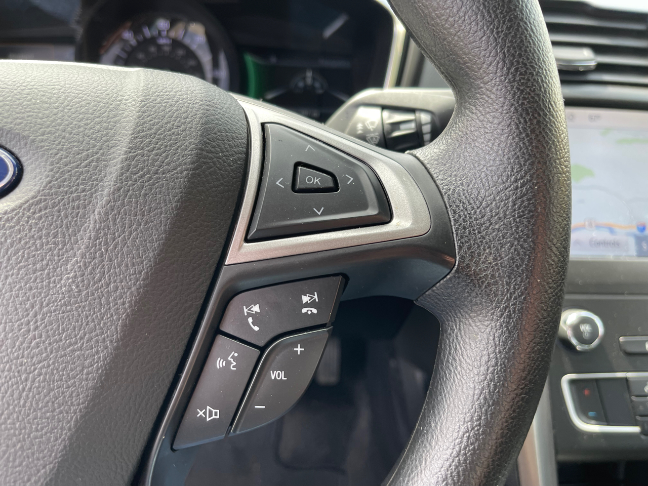 Vehicle image 28 of 32