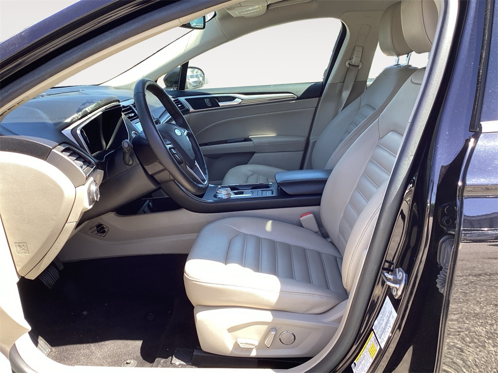 Vehicle image 9 of 15