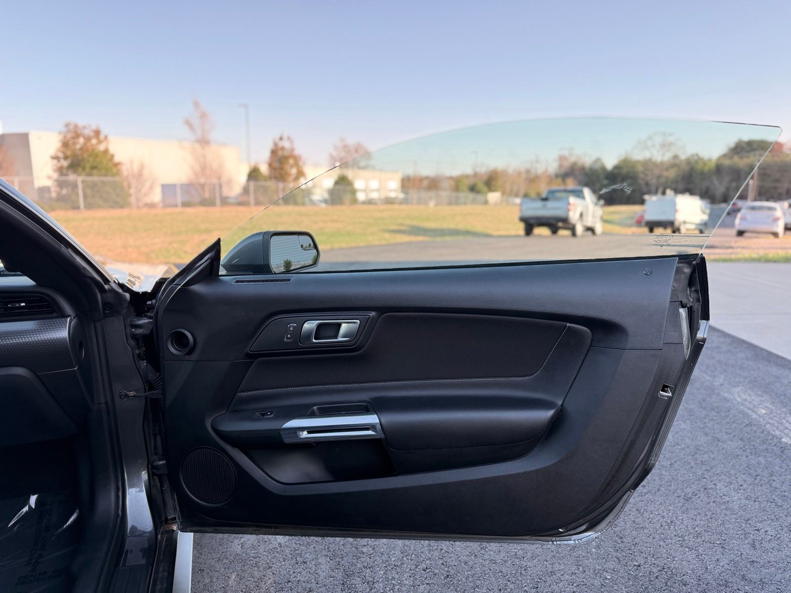 Vehicle image 19 of 34