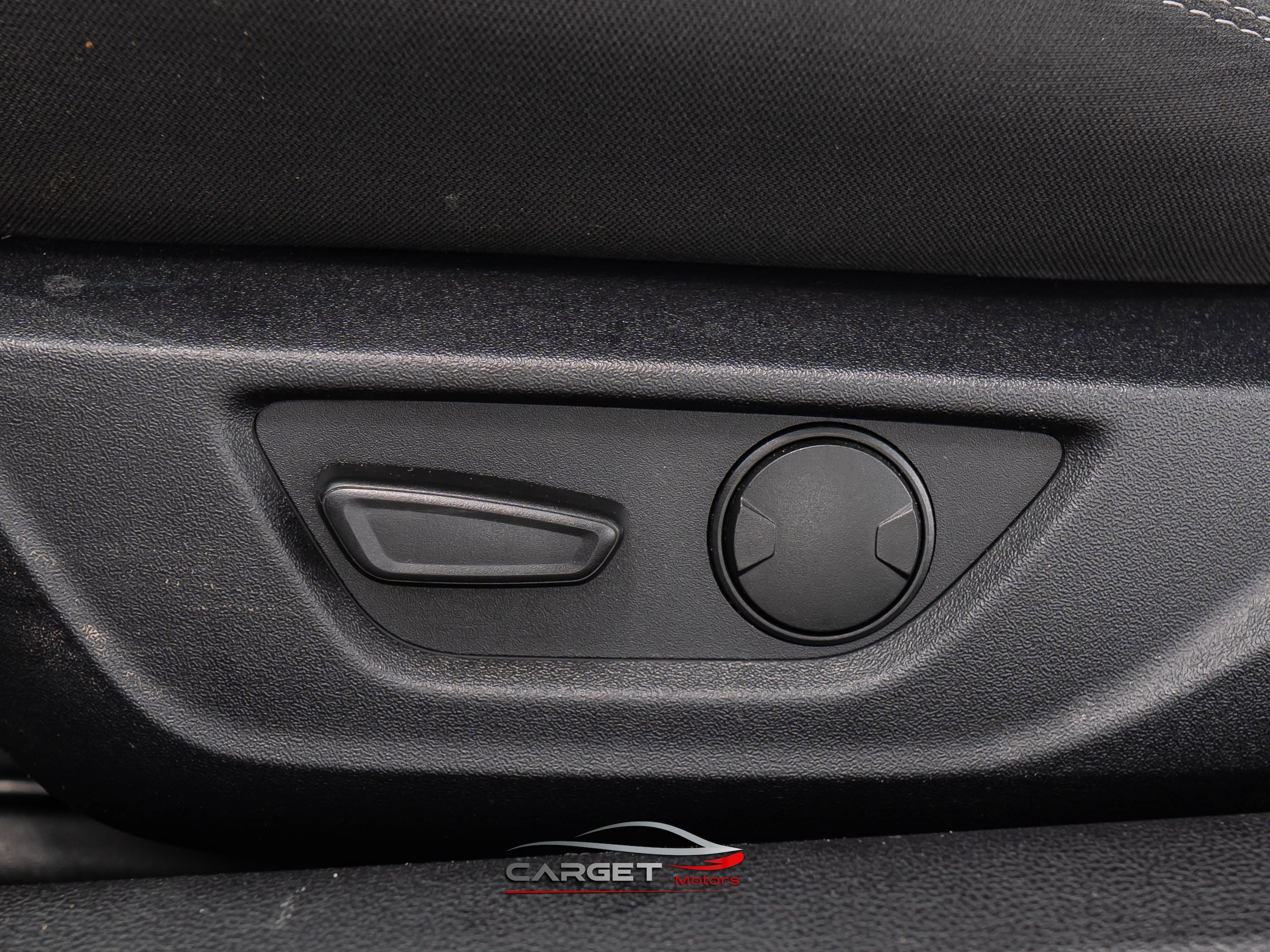 Vehicle image 30 of 46