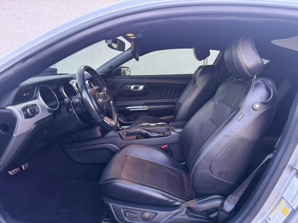 Vehicle image 14 of 35