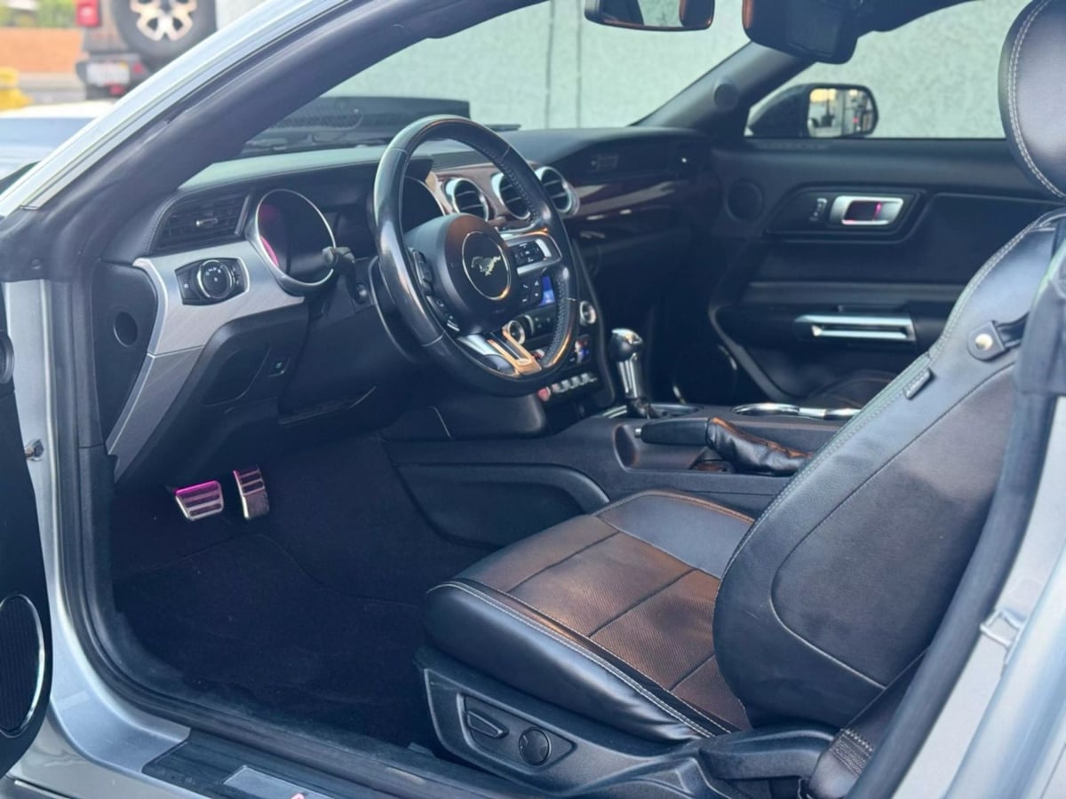 Vehicle image 32 of 35