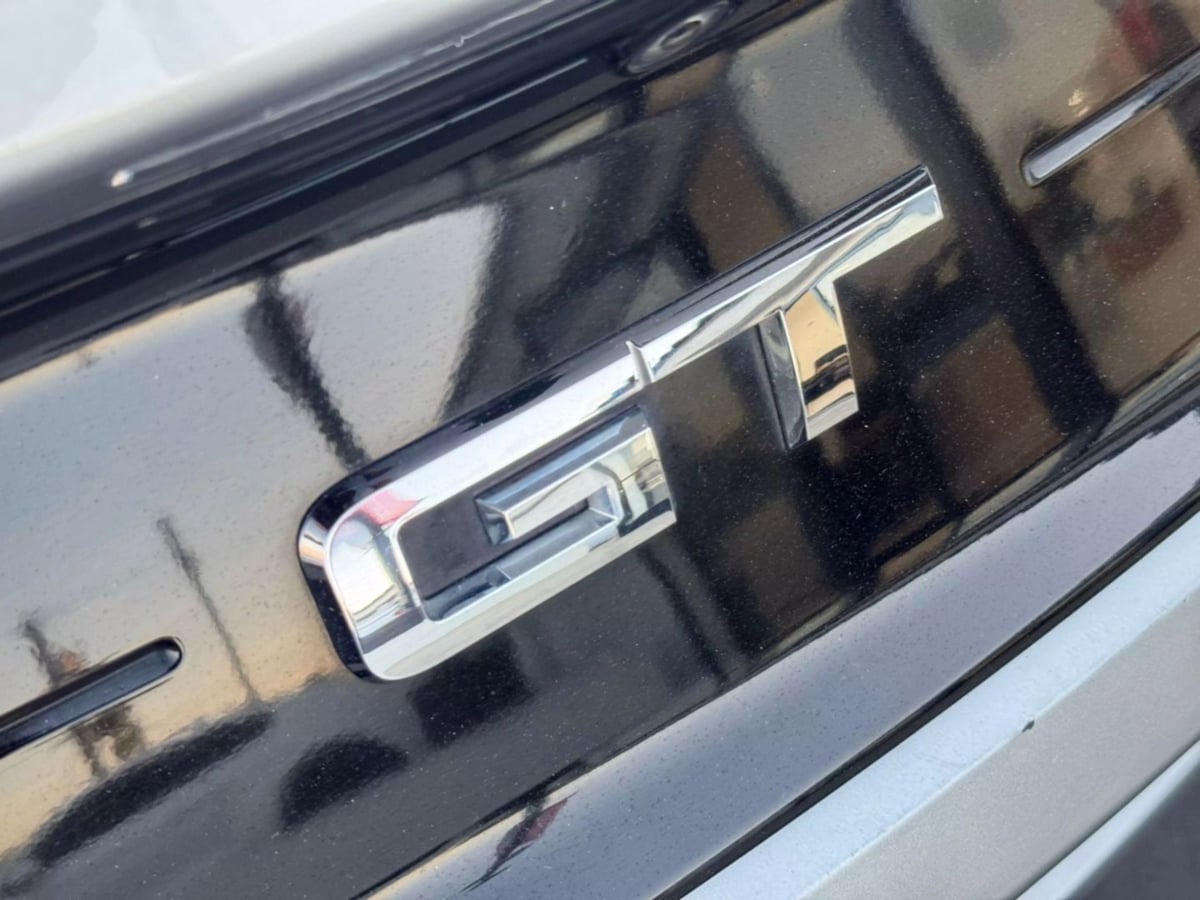 Vehicle image 30 of 35