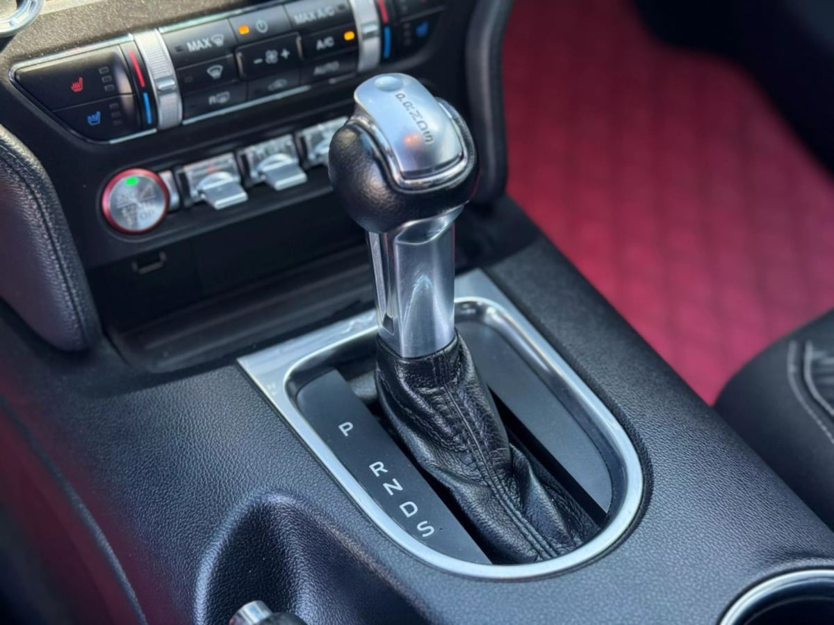 Vehicle image 24 of 32