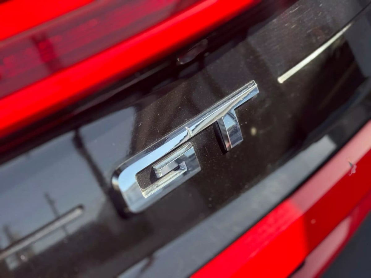 Vehicle image 27 of 32