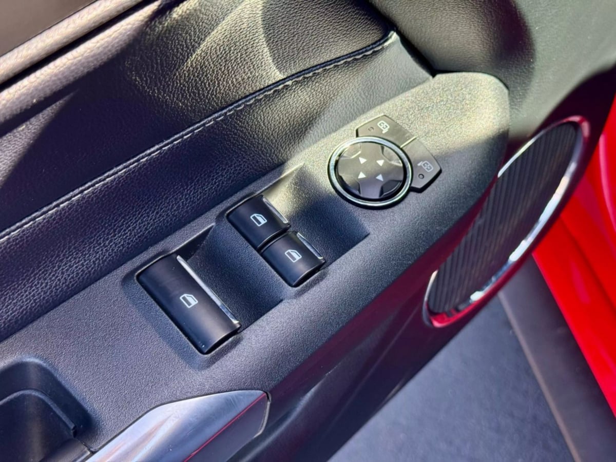 Vehicle image 31 of 32