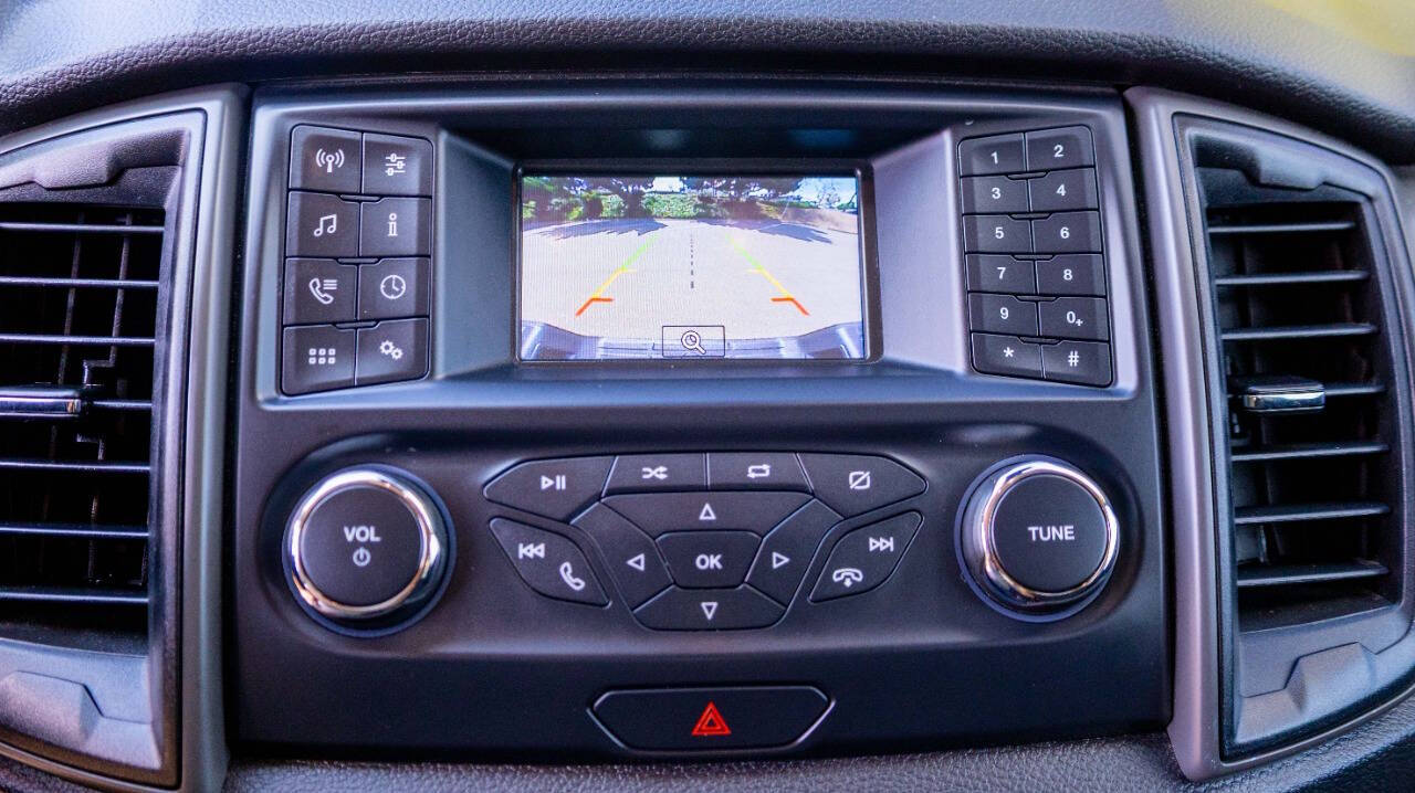 Vehicle image 24 of 28