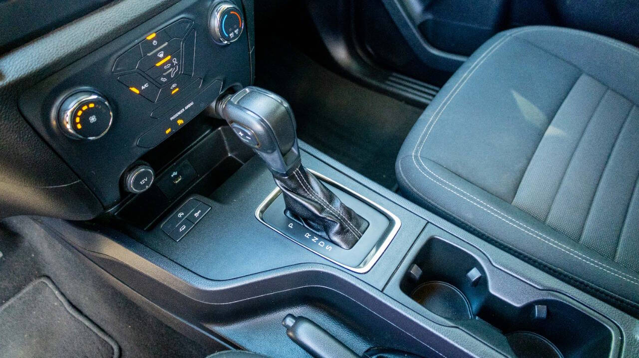 Vehicle image 25 of 28