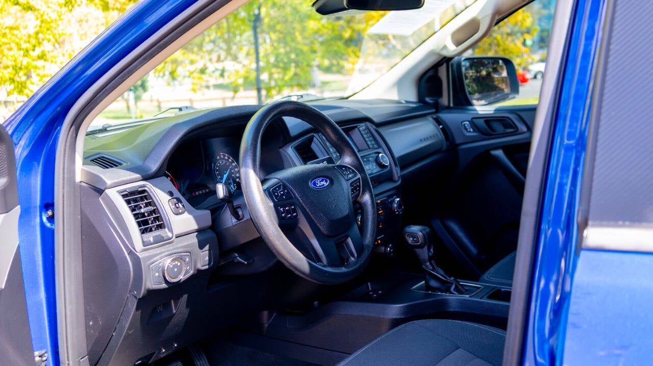 Vehicle image 18 of 28