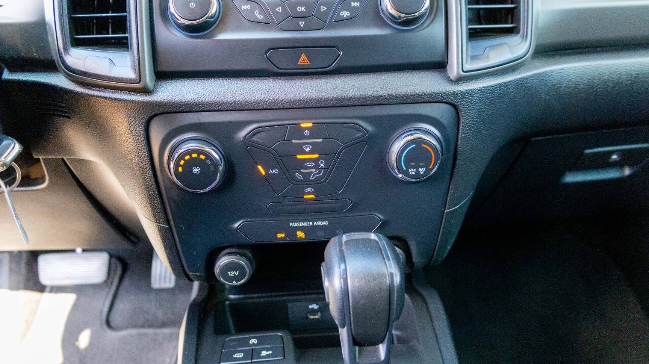 Vehicle image 26 of 28