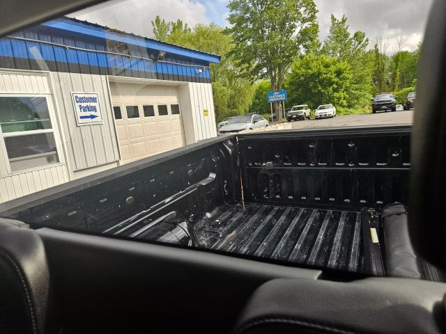Vehicle image 31 of 59