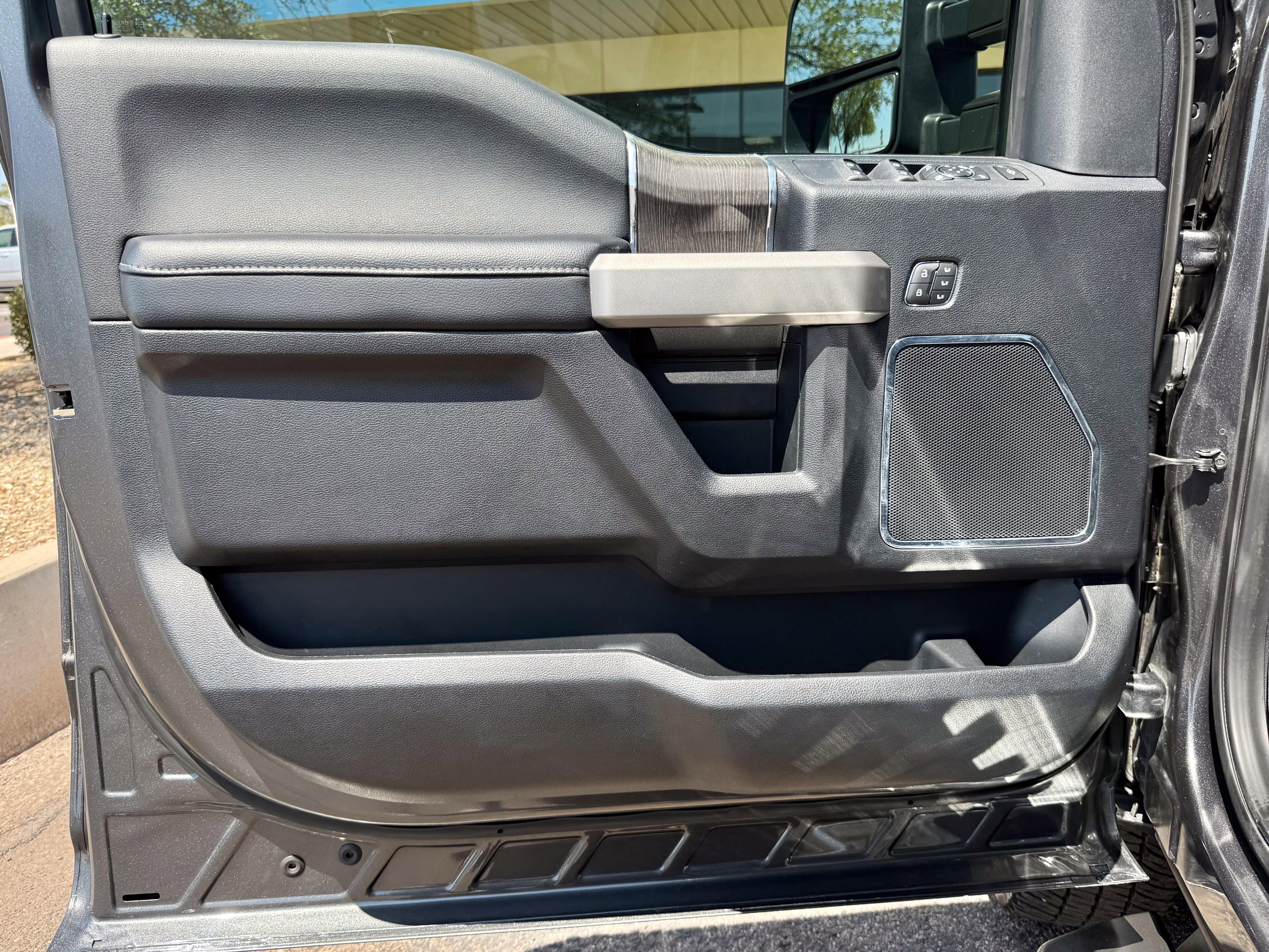 Vehicle image 17 of 46