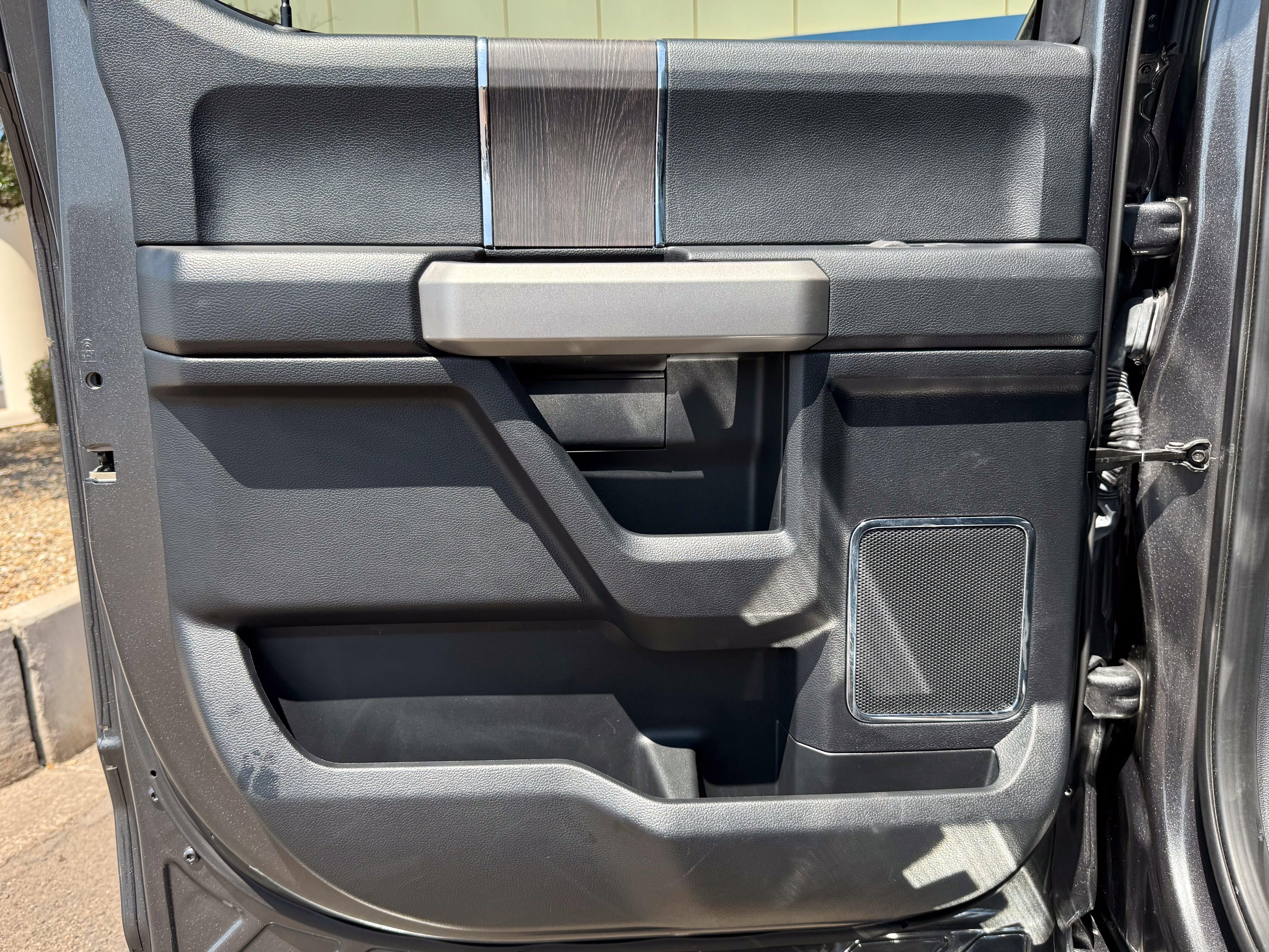 Vehicle image 21 of 46