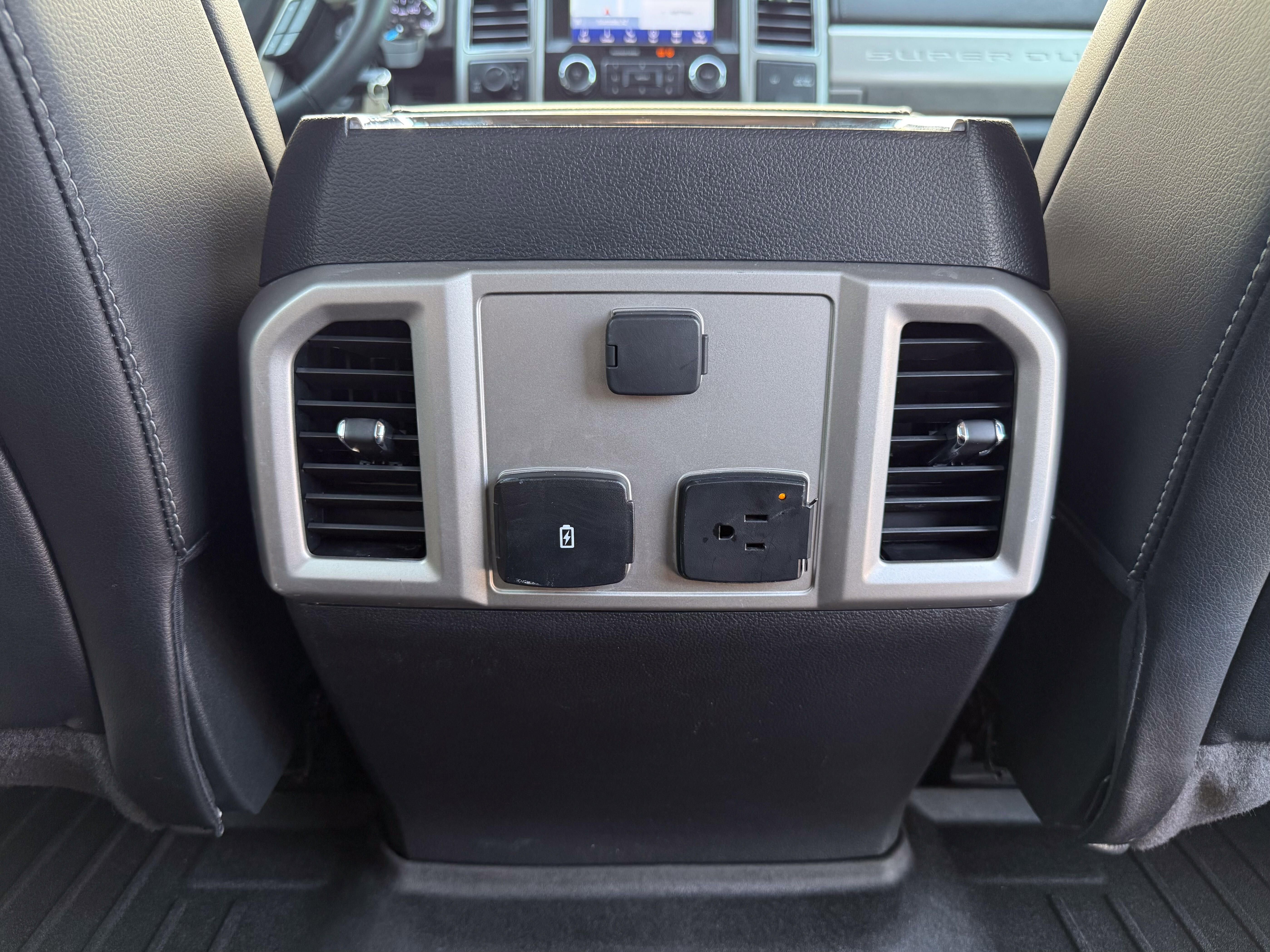 Vehicle image 32 of 46
