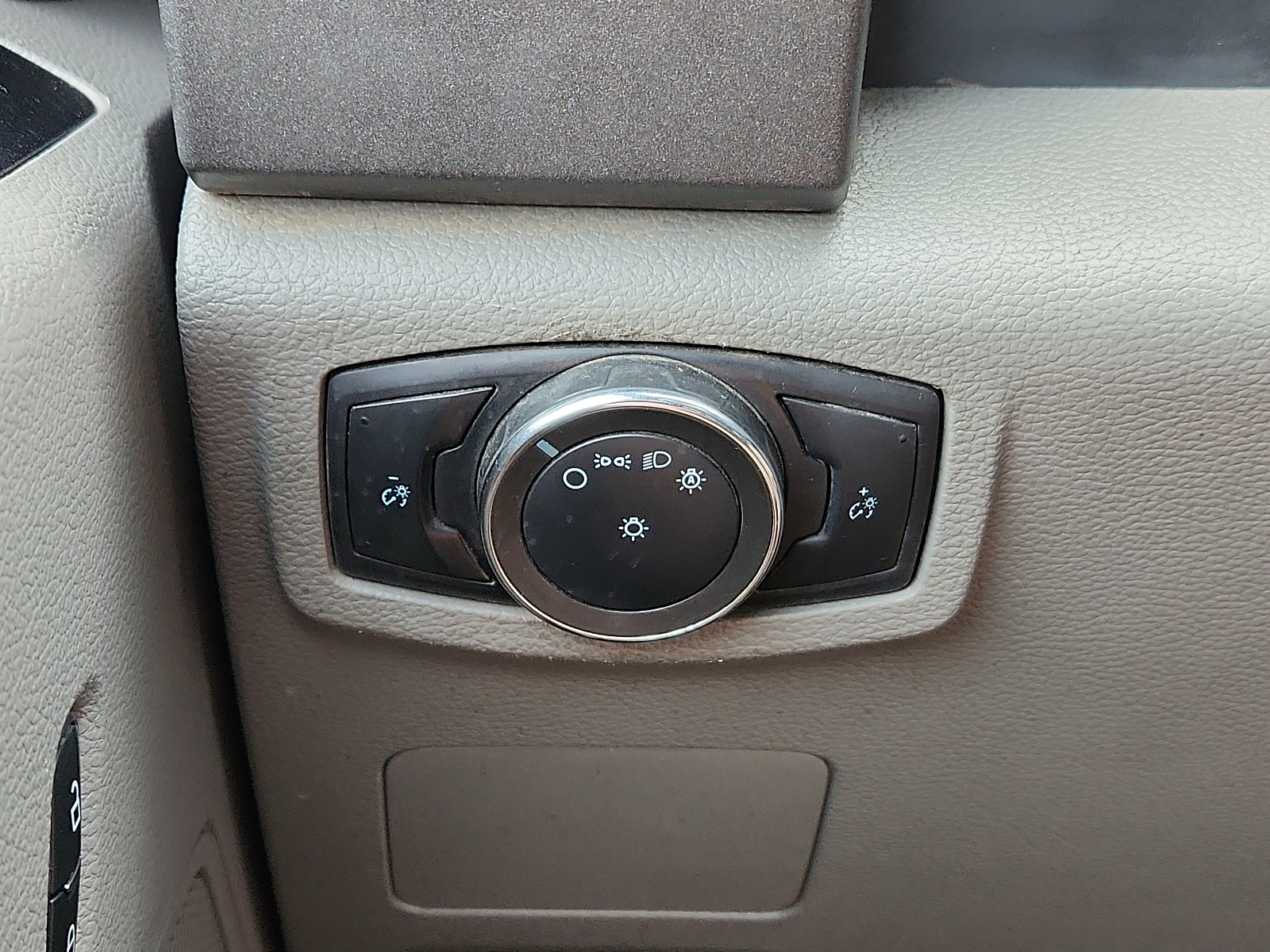 Vehicle image 13 of 16