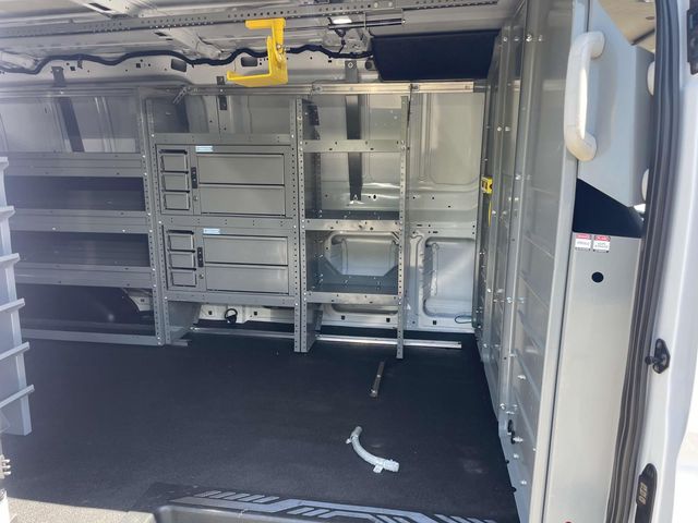 Vehicle image 13 of 34