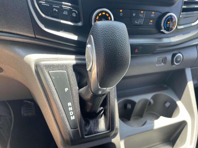 Vehicle image 27 of 34