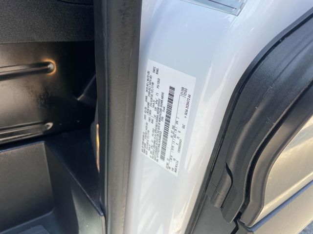Vehicle image 19 of 34
