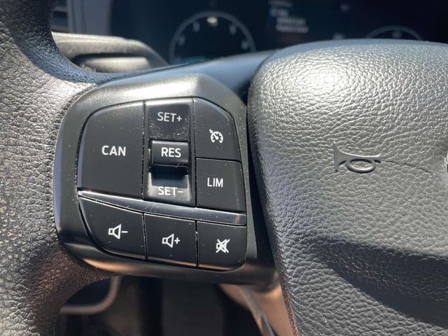 Vehicle image 31 of 34