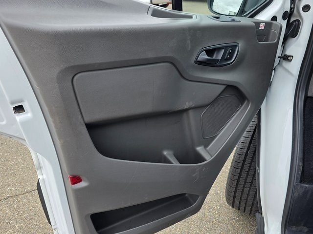 Vehicle image 28 of 40