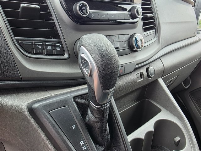 Vehicle image 25 of 40