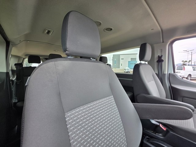 Vehicle image 13 of 40