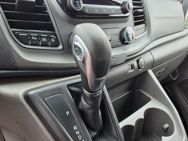 Vehicle image 26 of 40