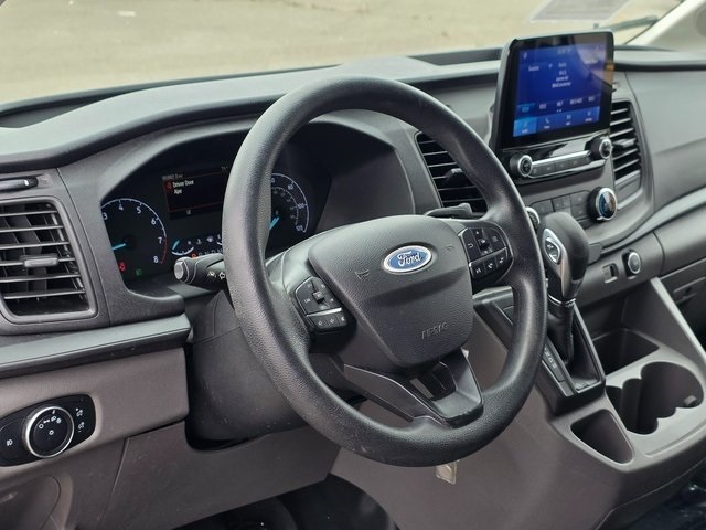 Vehicle image 17 of 40