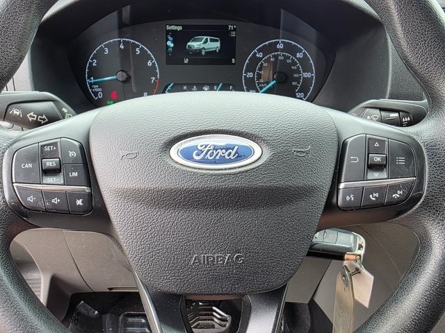 Vehicle image 21 of 40