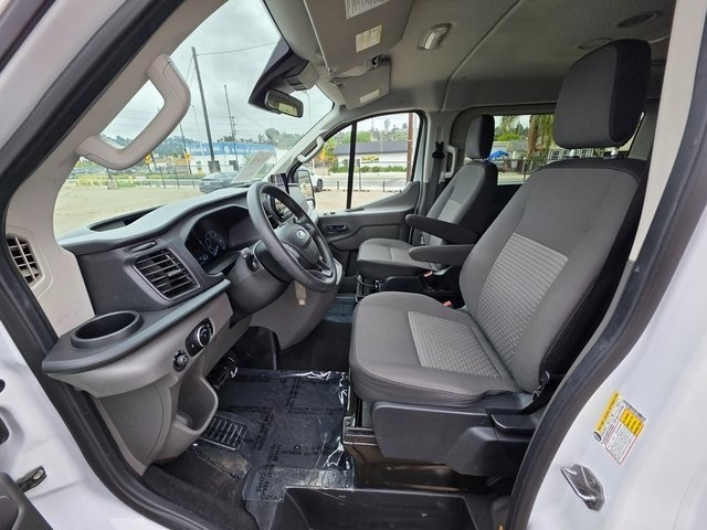 Vehicle image 35 of 40
