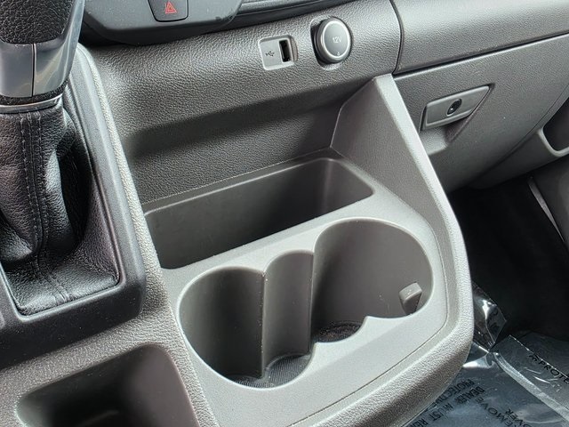 Vehicle image 37 of 40