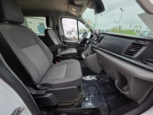 Vehicle image 15 of 40