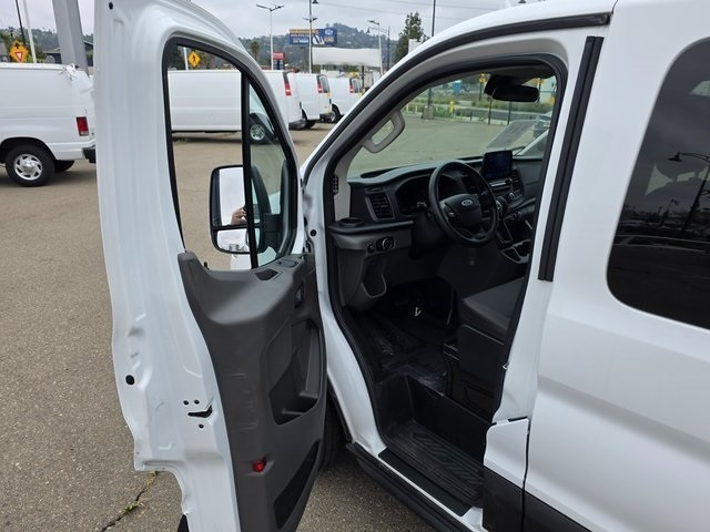 Vehicle image 18 of 40