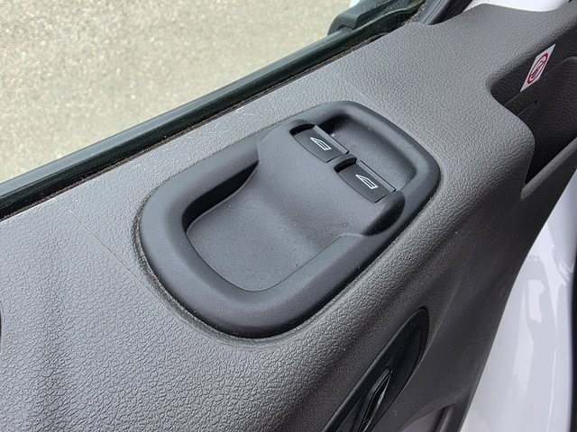Vehicle image 34 of 40