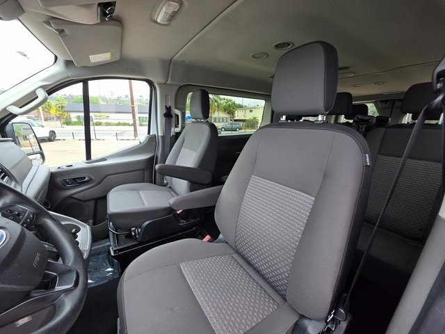 Vehicle image 14 of 40