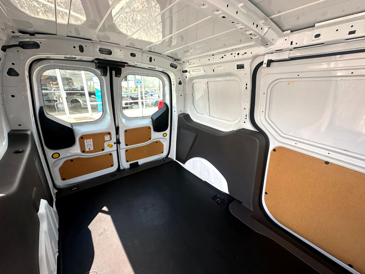Vehicle image 18 of 28