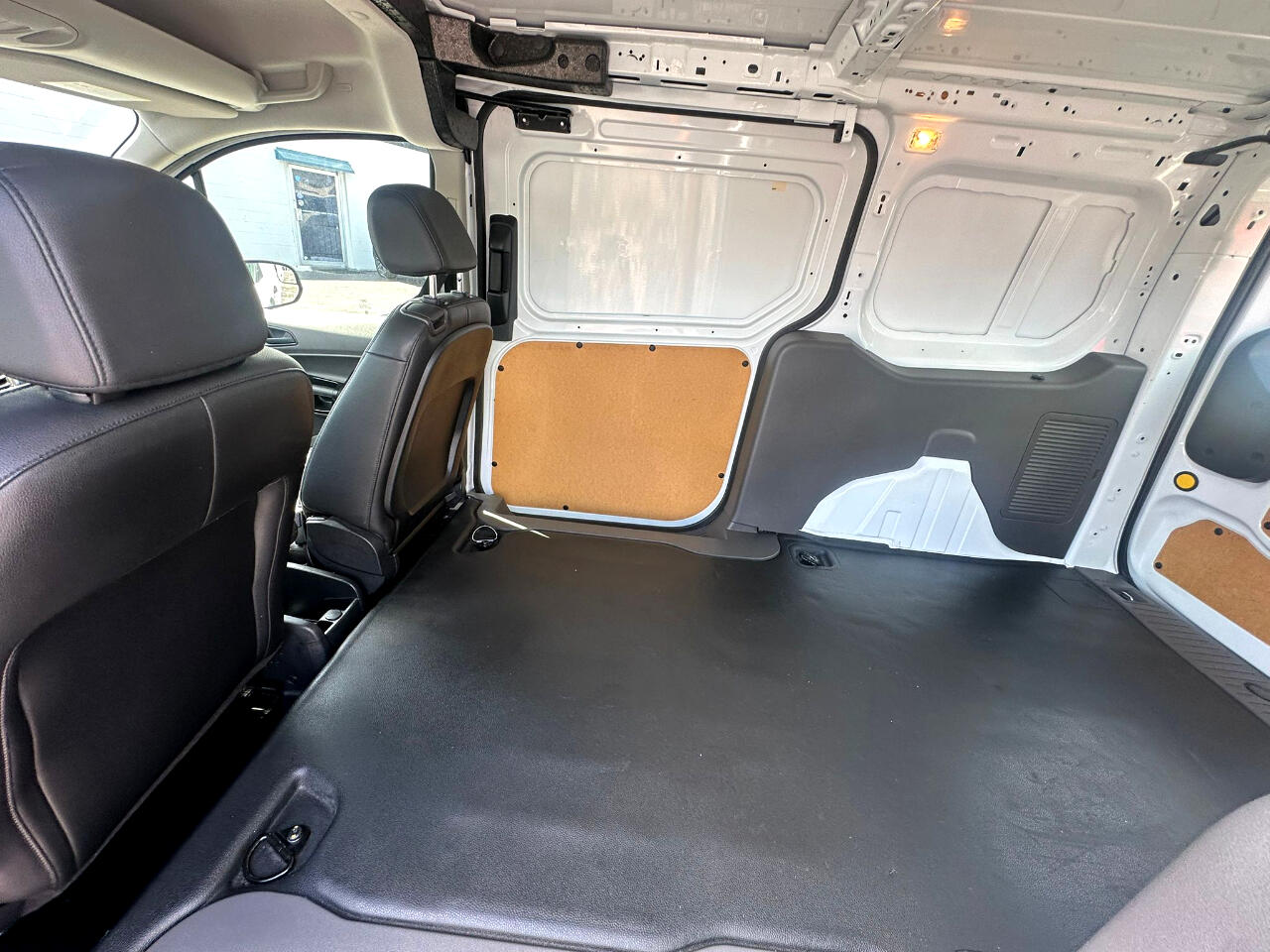 Vehicle image 10 of 28