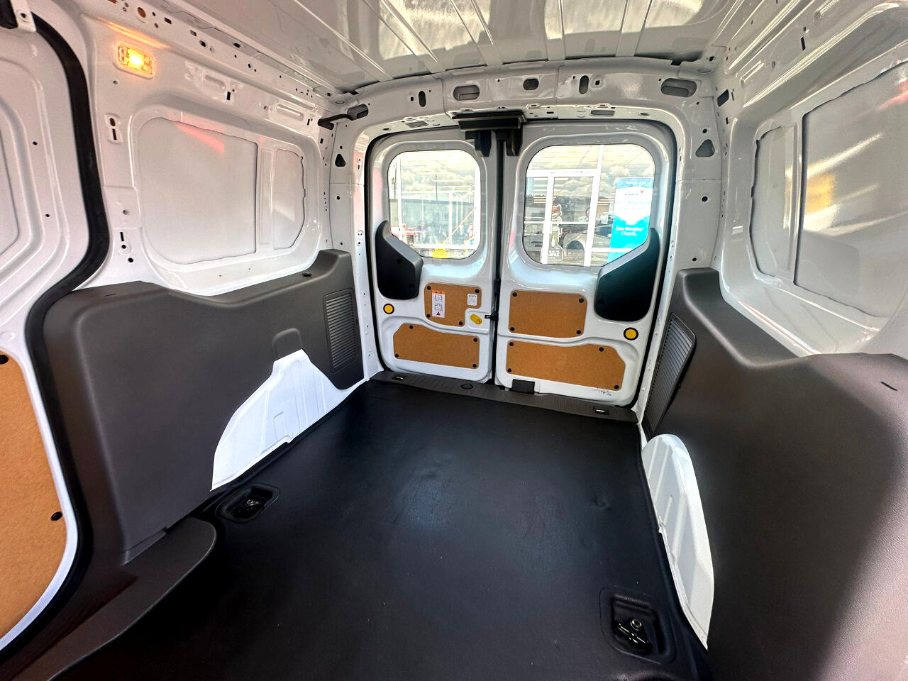 Vehicle image 19 of 28