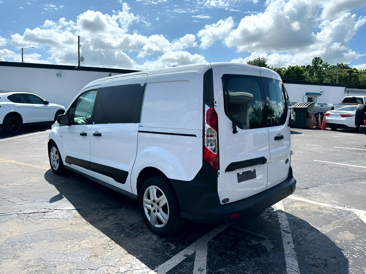 Vehicle image 27 of 28
