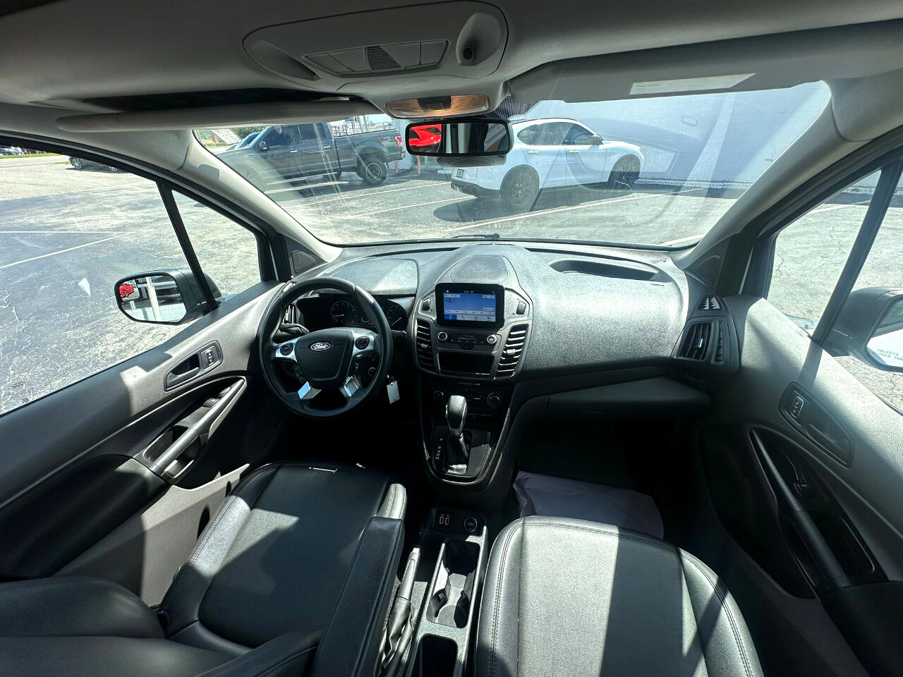 Vehicle image 11 of 28