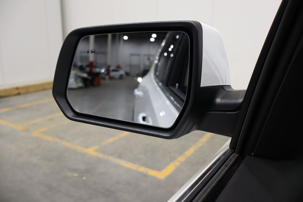 Vehicle image 36 of 41