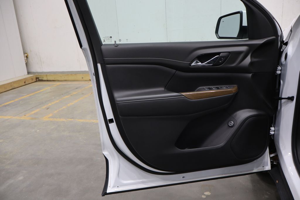 Vehicle image 13 of 41
