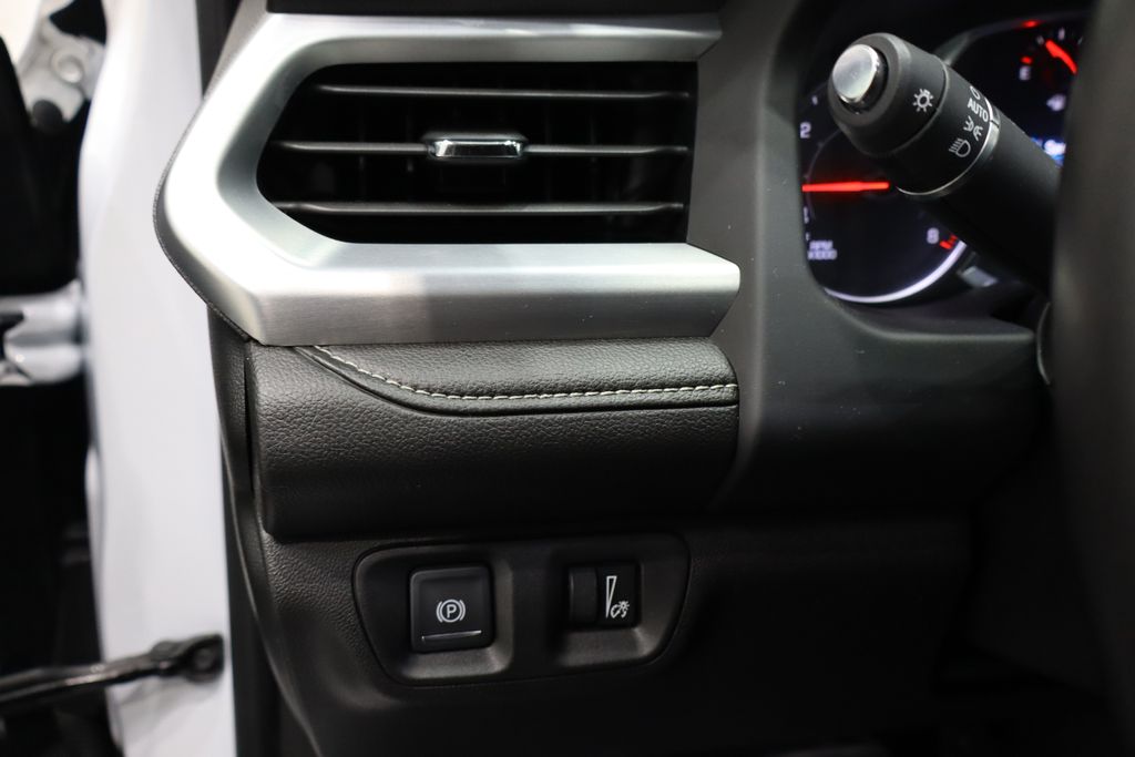 Vehicle image 15 of 41