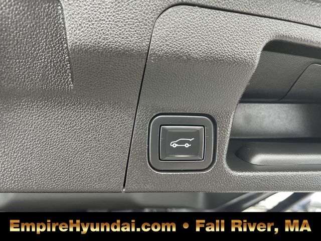 Vehicle image 11 of 44