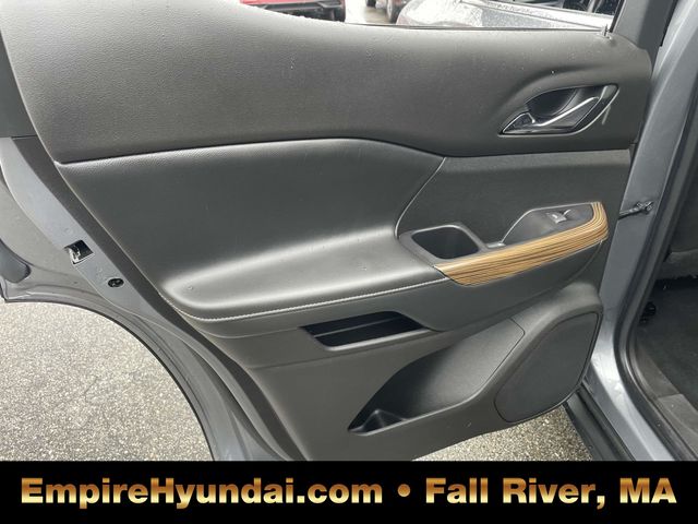 Vehicle image 19 of 44