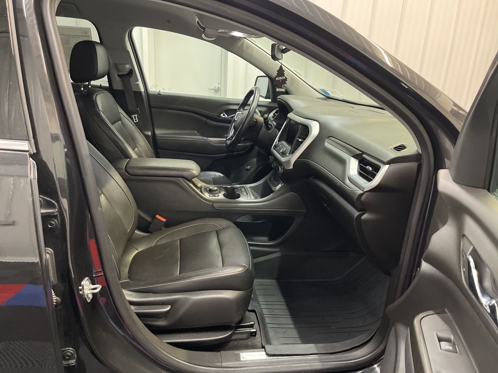 Vehicle image 18 of 23