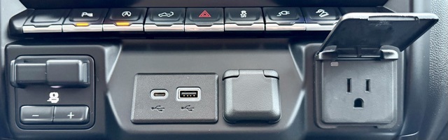 Vehicle image 33 of 44
