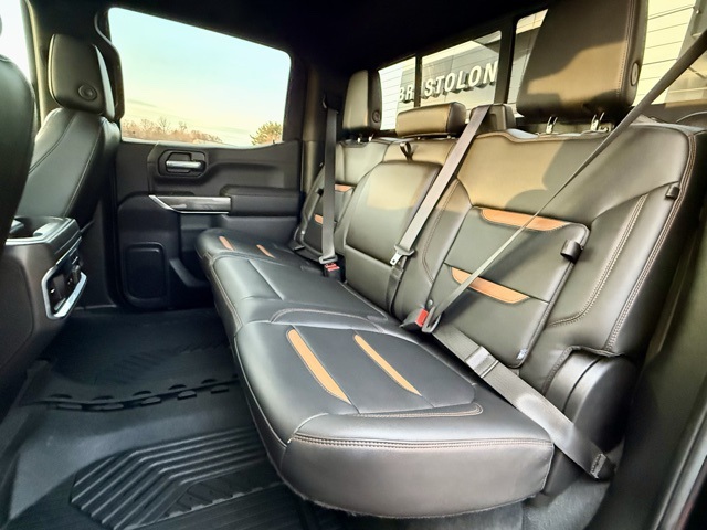 Vehicle image 18 of 44